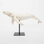 ballena-jorobada-decorativa-blanca-resina-36cm-marmare.jpg