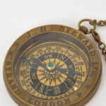 brujula-clasica-con-cadena-decoracion-nautica-marmare.jpg