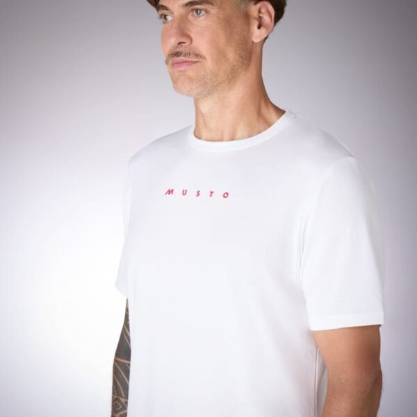 marmare-musto-m-evo-sunblock-yacht-ss-84223-white-print-espalda.jpg_.jpeg