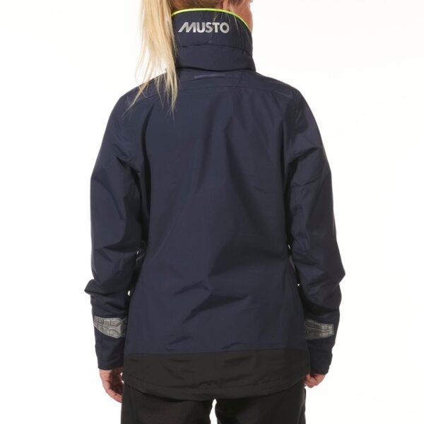 musto-br1-channel-82405-ropa-nautica-mujer-marmare.jpeg