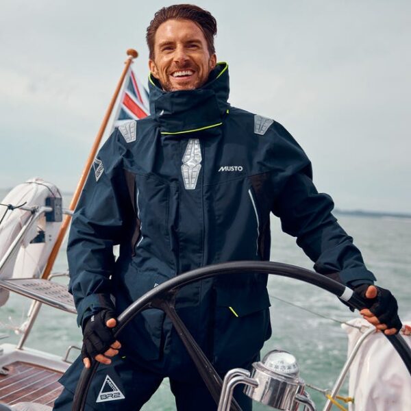 musto-br2-offshore-jacket-82084-navy-frontal.jpg