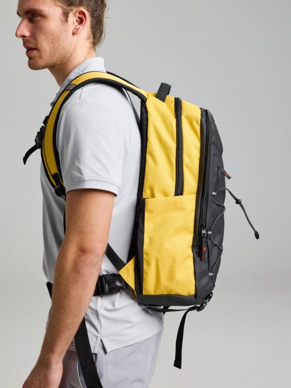 slam-backpack-a463006-ocher-detalle-espalda-acolchada-marmare-12.webp_.jpeg