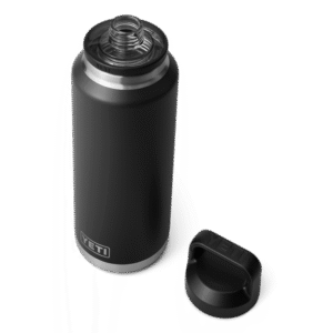 yeti-rambler-botella-46-oz-chug-cap-black-marmare.jpg.png